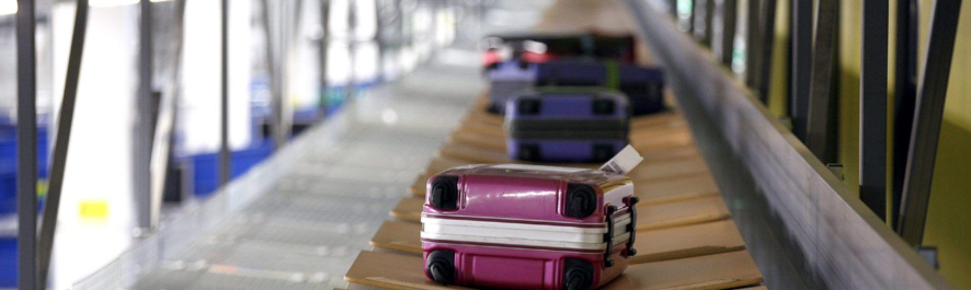 Tilt-tray-sortation-baggage-handling
