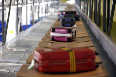 Tilt-tray-sortation-baggage-handling
