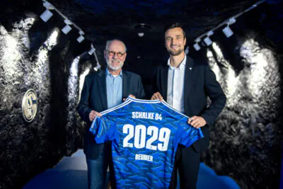 The BEUMER Group and FC Schalke 04 announce a new main sponsorship partnership starting from the 2026/27 season; from left to right: Christoph Beumer, Chairman of the BEUMER Group Advisory Board, Matthias Tillmann, Chairman of the Board of FC Schalke 04